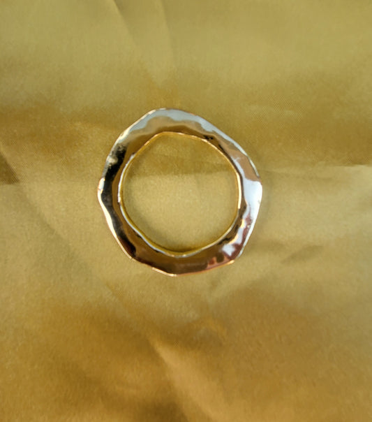 The Uneven Gold Round Closure and Finishing