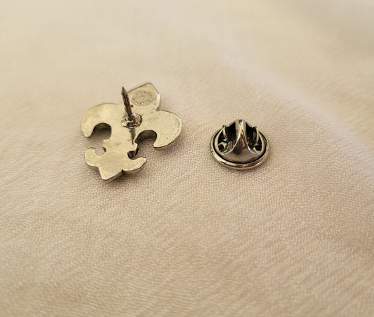 Silver Metal Florentine Lilly closure and finishing